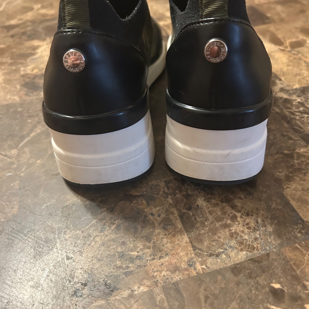 Steve Madden Camo Sneakers - Picture 3 of 6